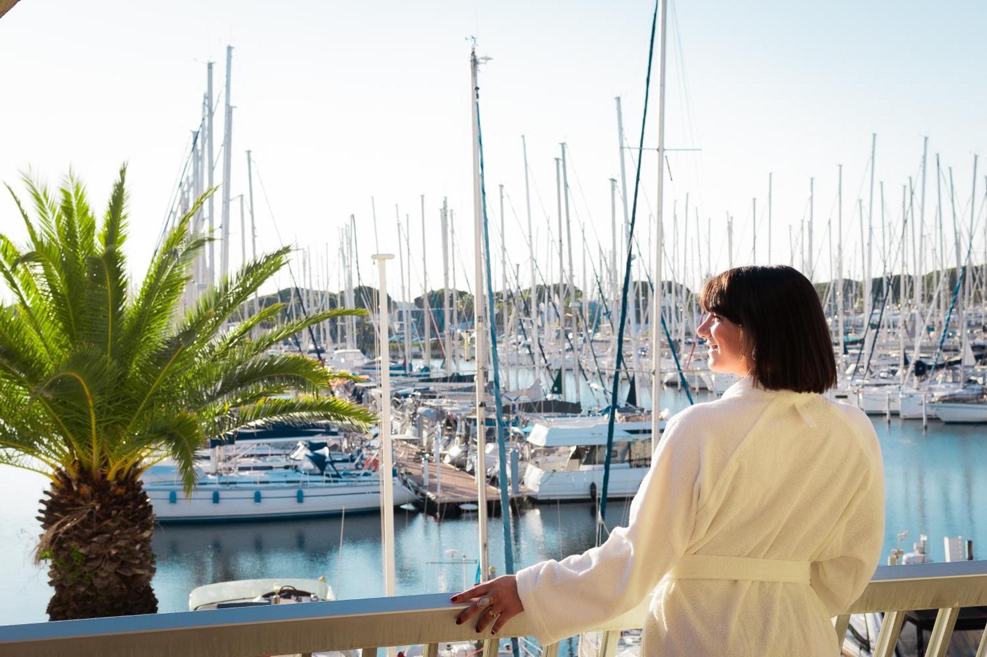 Dolce Vita sur le port - Port Camargue Le Grau-du-Roi Extérieur photo